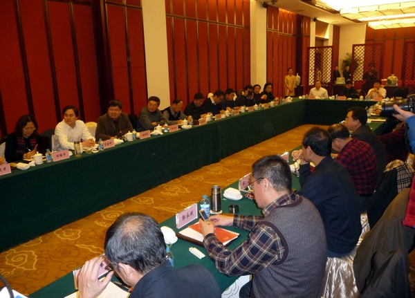 张纬东(左三)汇报廊坊创建中国书法城工作情况 一超摄